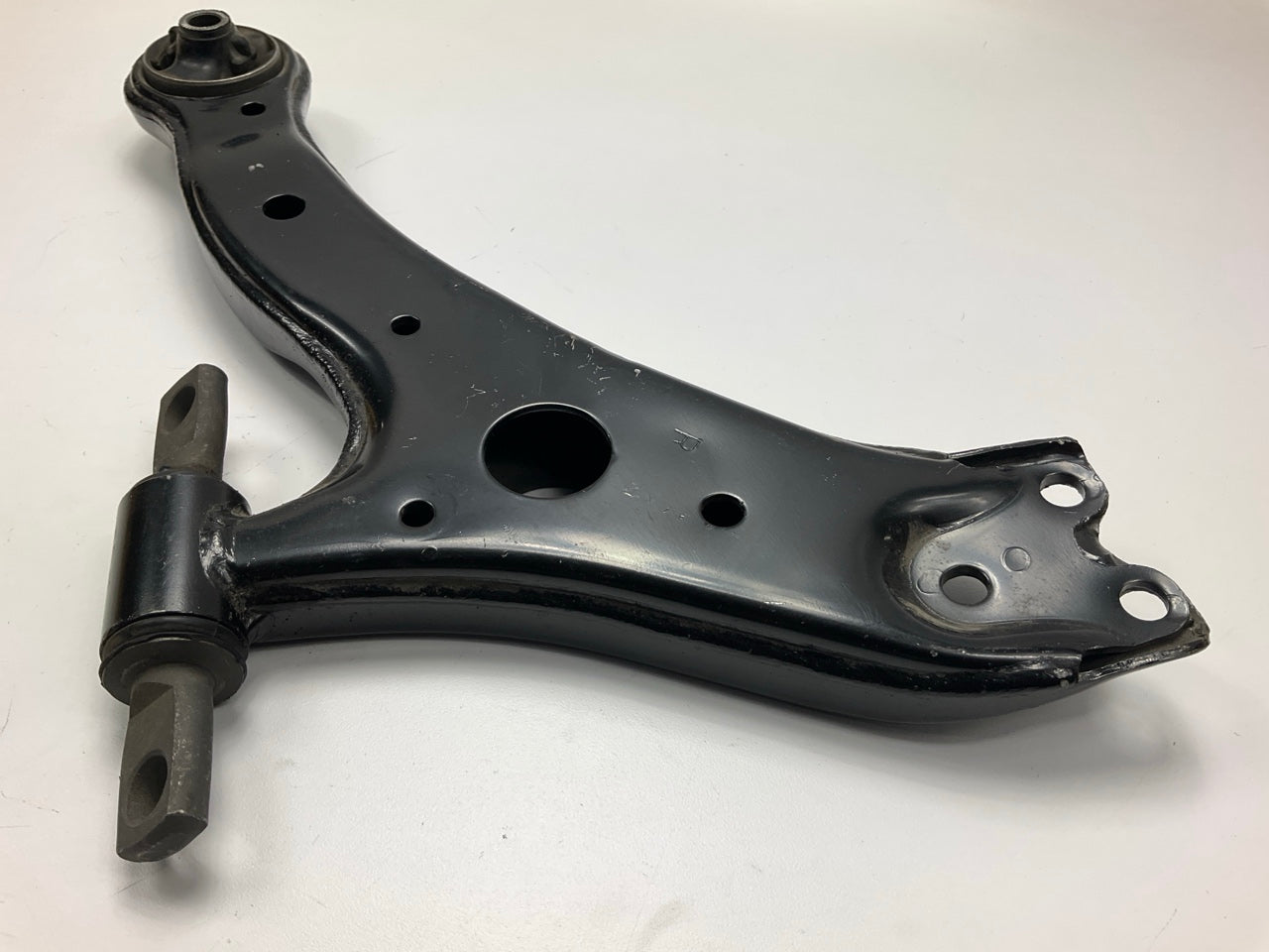 NEW AFTERMARKET 48068-06070 Front Lower Right Passengers Side Control Arm