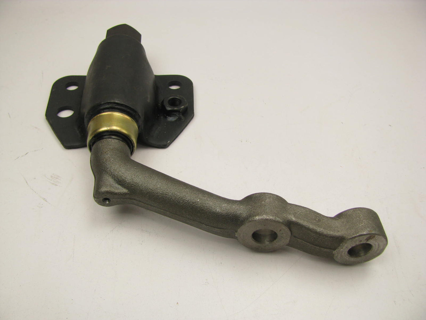 NEW - OUT OF BOX - 48530-B2000 Steering Idler Arm OEM 555