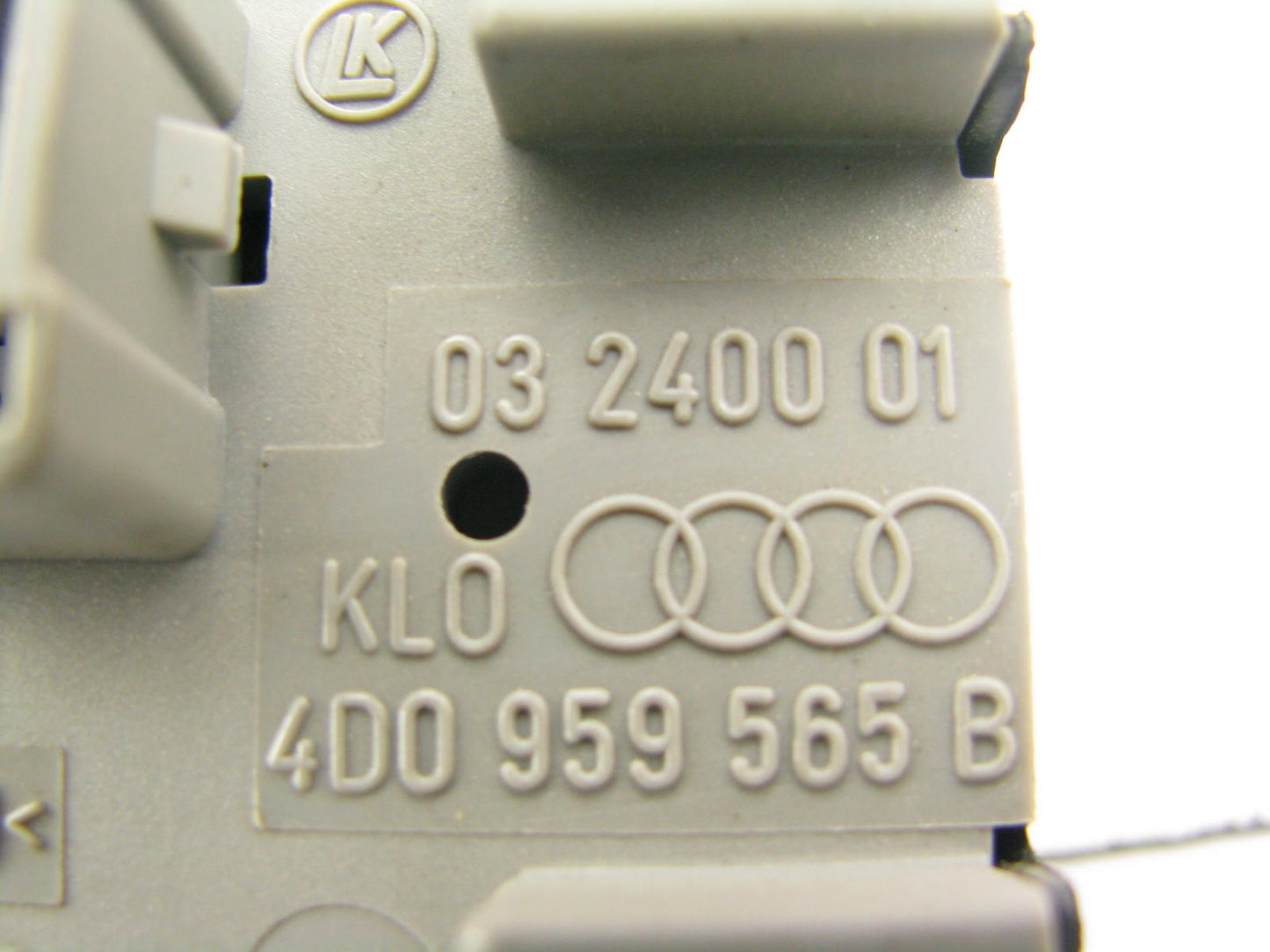 NEW - OUT OF BOX - OEM VW AUDI 4D0959565B Front Left Door Mirror Switch