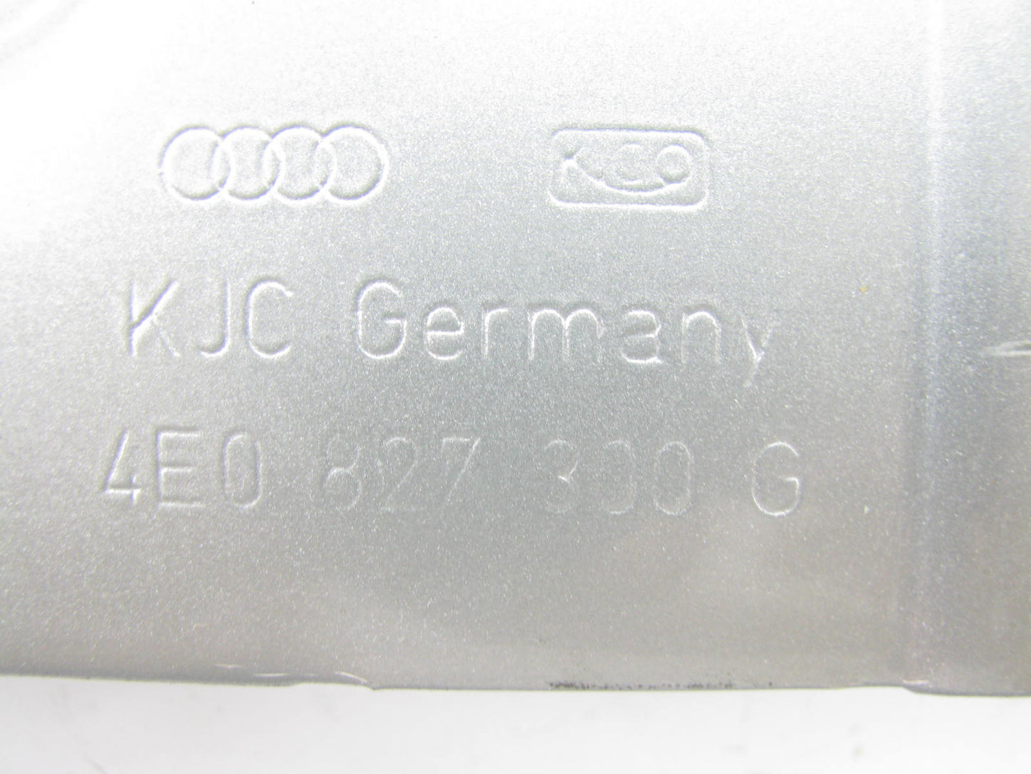 NEW - Out Of Box 4E0827300G Right Deck Lid Hinge 04-10 Audi A8 Quattro 07-09 S8