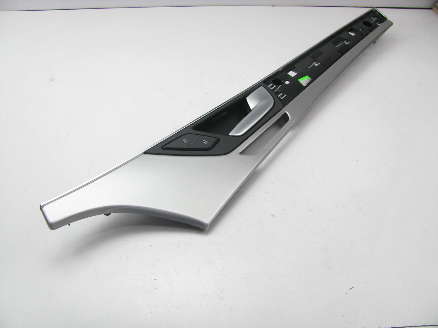 New Out Of Box OEM Front Right Door Handle With Trim Assembly For 11-17 Audi A8