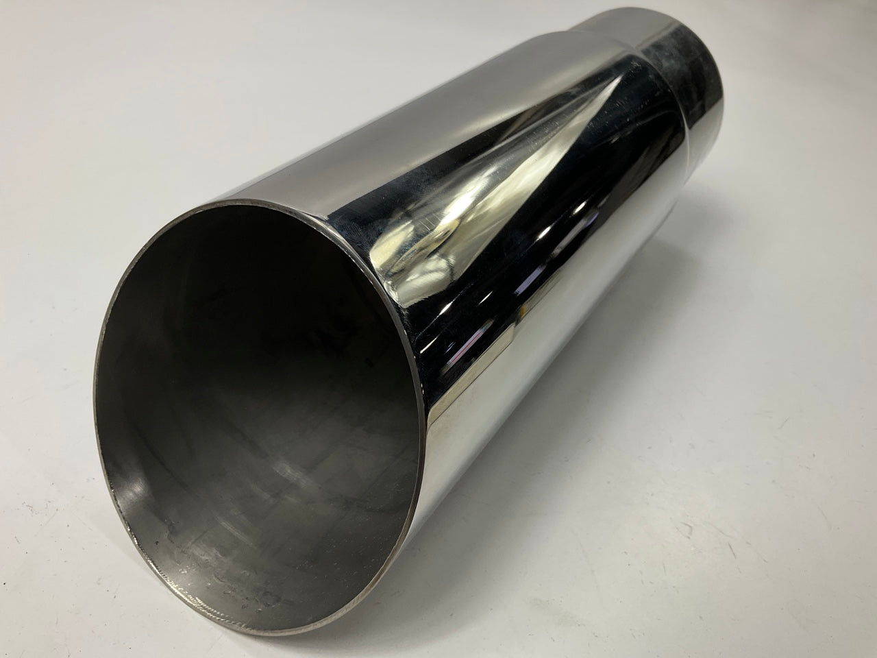 NEW UNBOXED Gibson 500380 Polished Stainless Steel Exhaust Tip, 4'' Out, 3.5'' In.