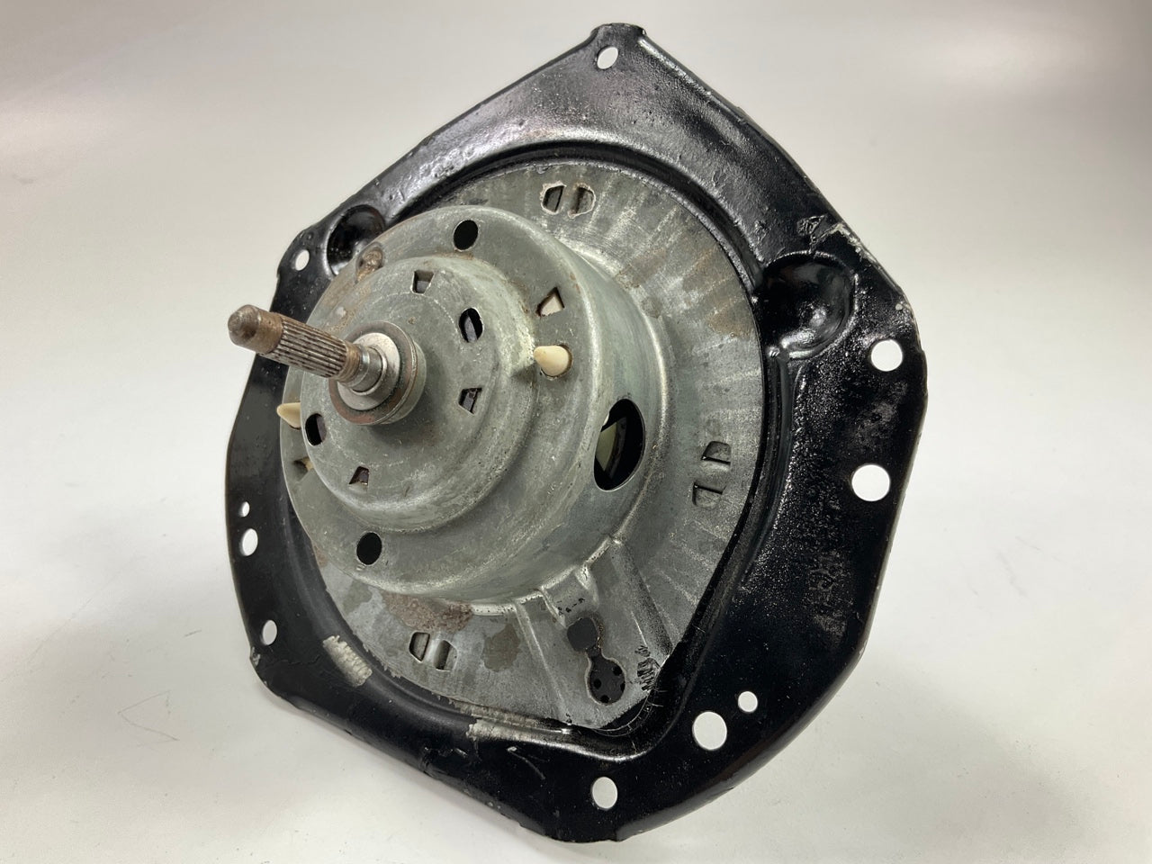 NEW UNBOXED OEM Delco 5049592 Blower Motor W/O Wheel