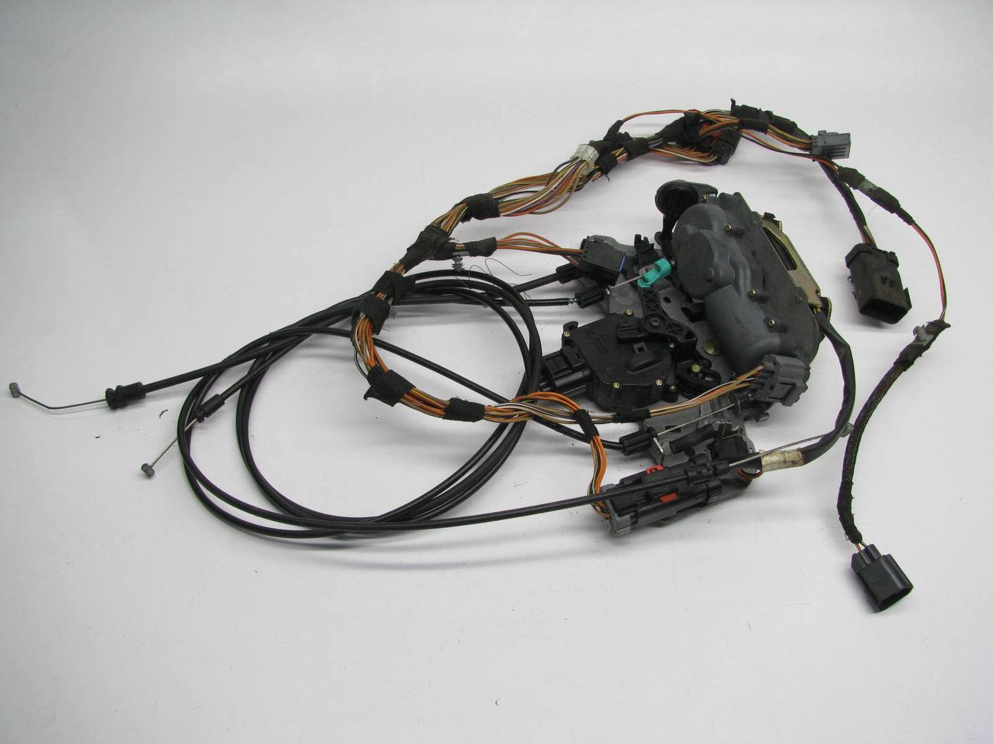 NEW - OUT OF BOX - OEM 5093404AD Right Sliding Door Lock Latch