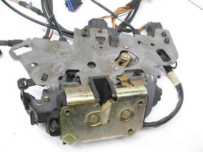 NEW - OUT OF BOX - OEM 5093404AD Right Sliding Door Lock Latch