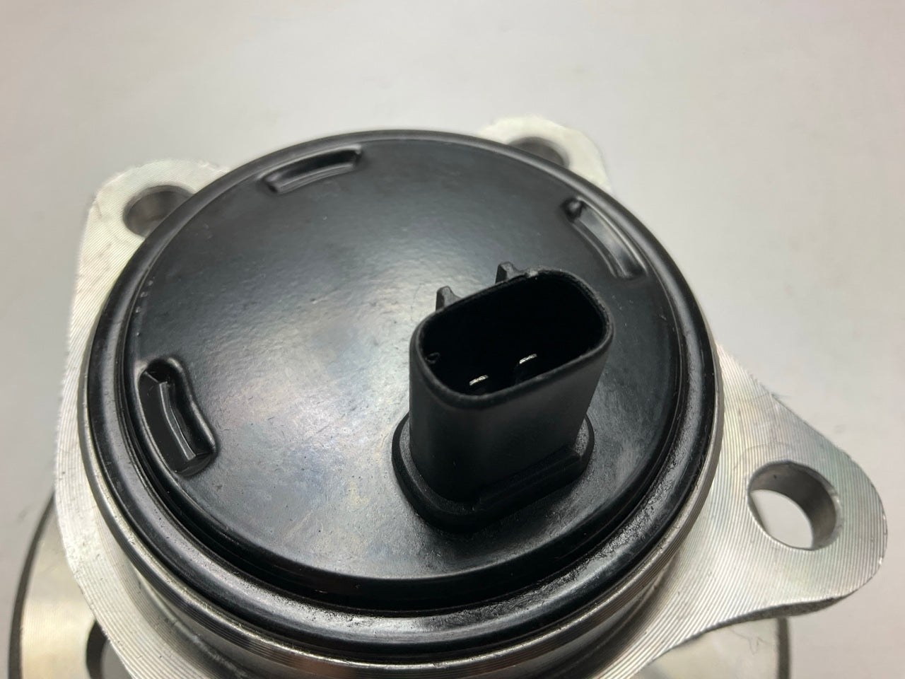 NEW - OUT OF BOX 512207 Rear Right Wheel Bearing And Hub Assembly