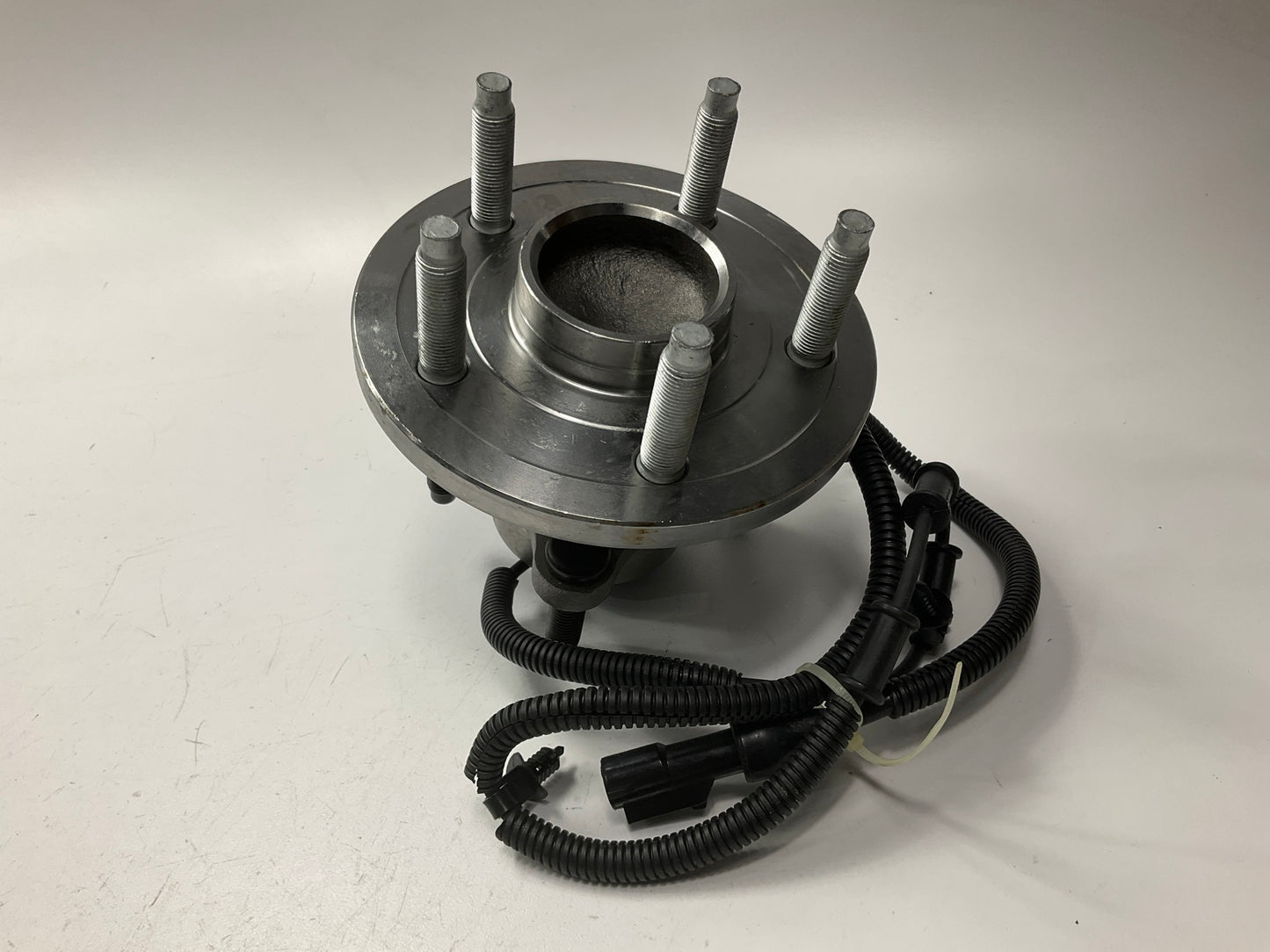 NEW - UNBOXED 512313 Wheel Bearing And Hub Assembly, Rear