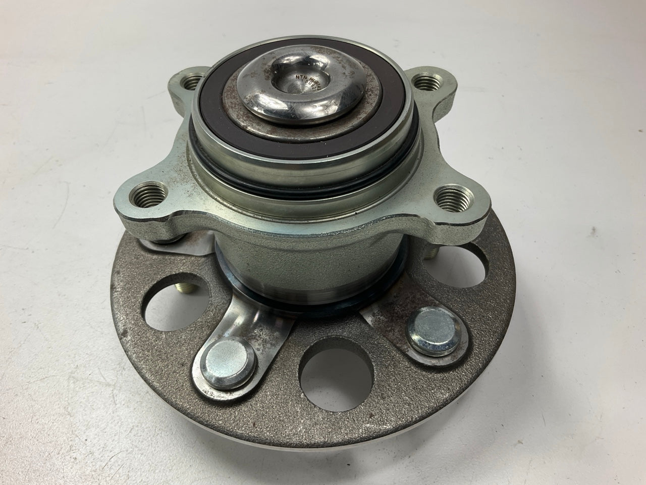 NEW - OUT OF BOX 512322 Rear Wheel Bearing And Hub Assembly