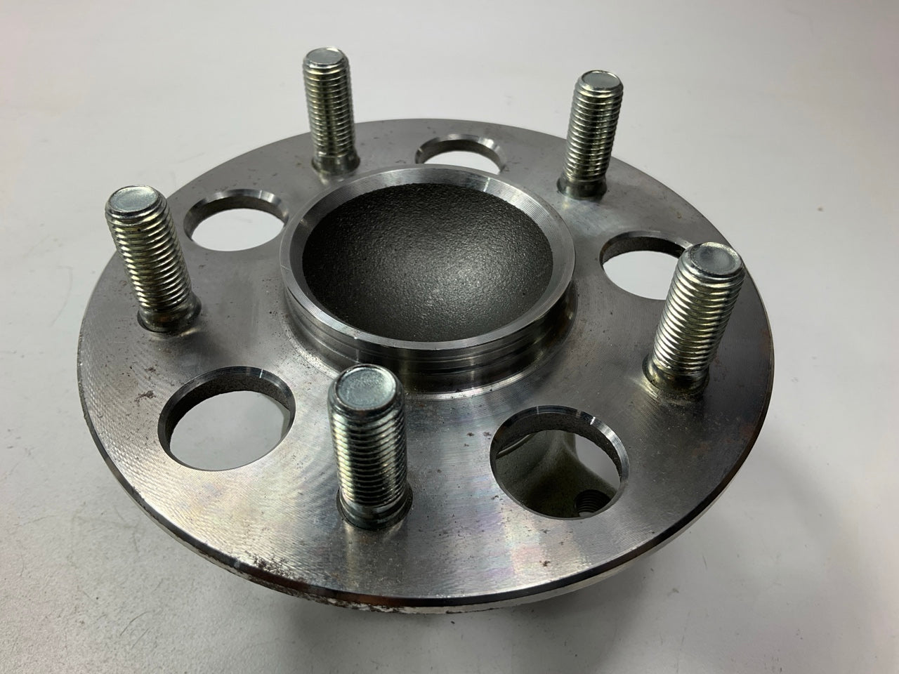 NEW - OUT OF BOX 512322 Rear Wheel Bearing And Hub Assembly