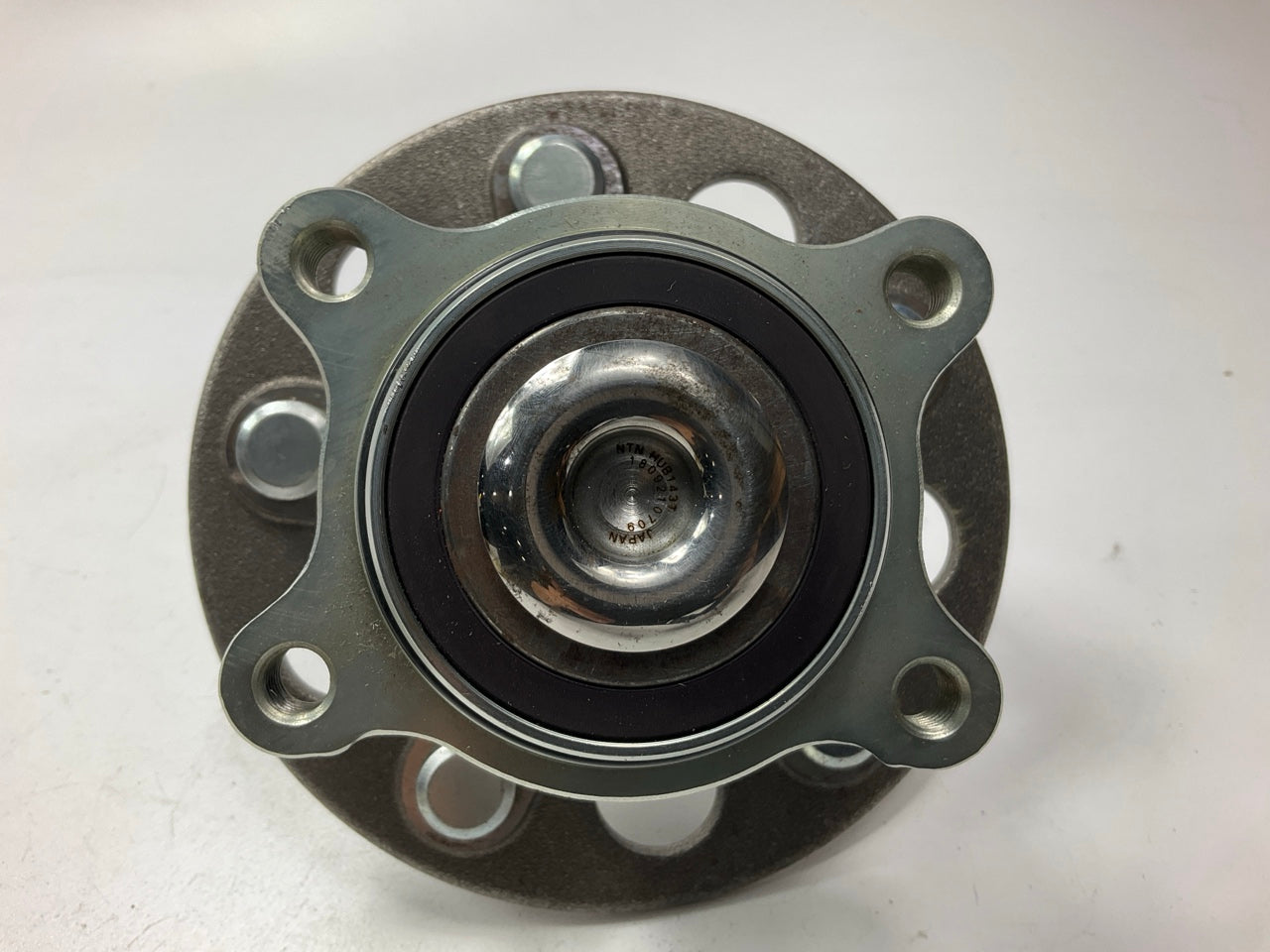 NEW - OUT OF BOX 512322 Rear Wheel Bearing And Hub Assembly