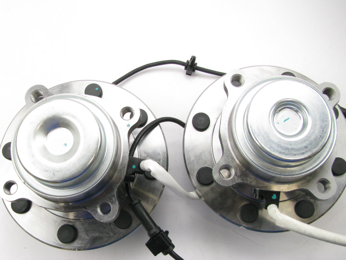(2) NEW - OUT OF BOX 515059 Wheel Bearing And Hub Assembly - Front