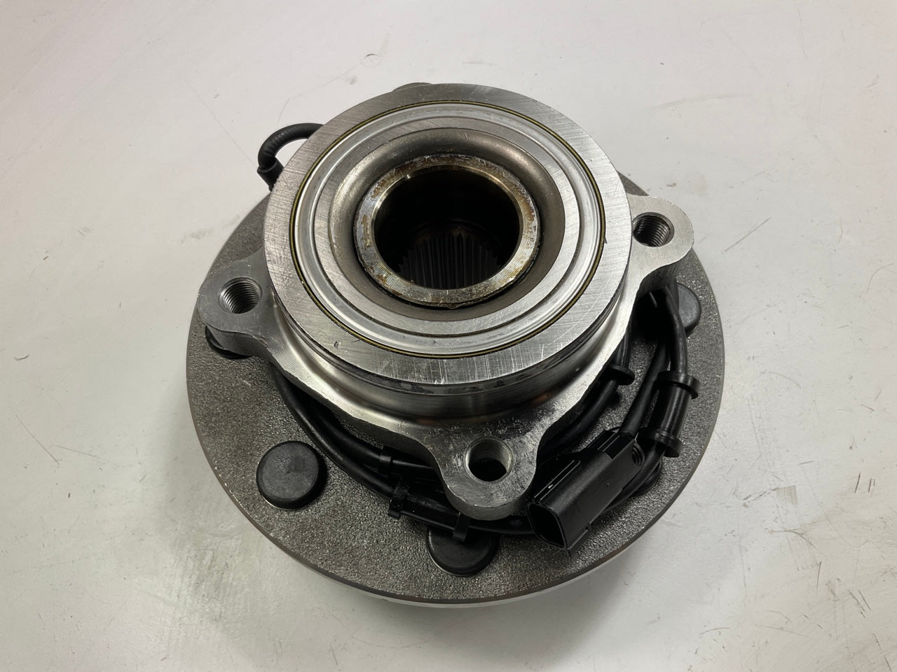 NEW - UNBOXED 515061 Wheel Bearing And Hub Assembly, Front