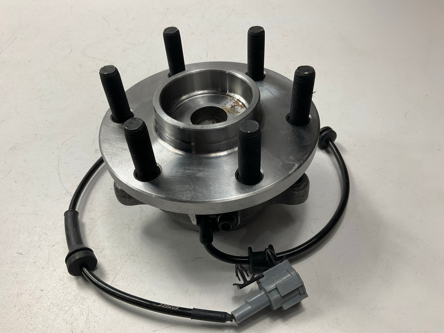 NEW - OUT OF BOX 515064 Front Wheel Bearing And Hub Assembly