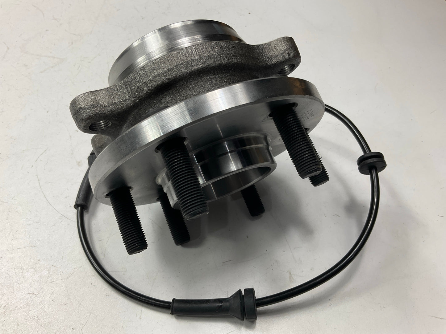 NEW - OUT OF BOX 515064 Front Wheel Bearing And Hub Assembly