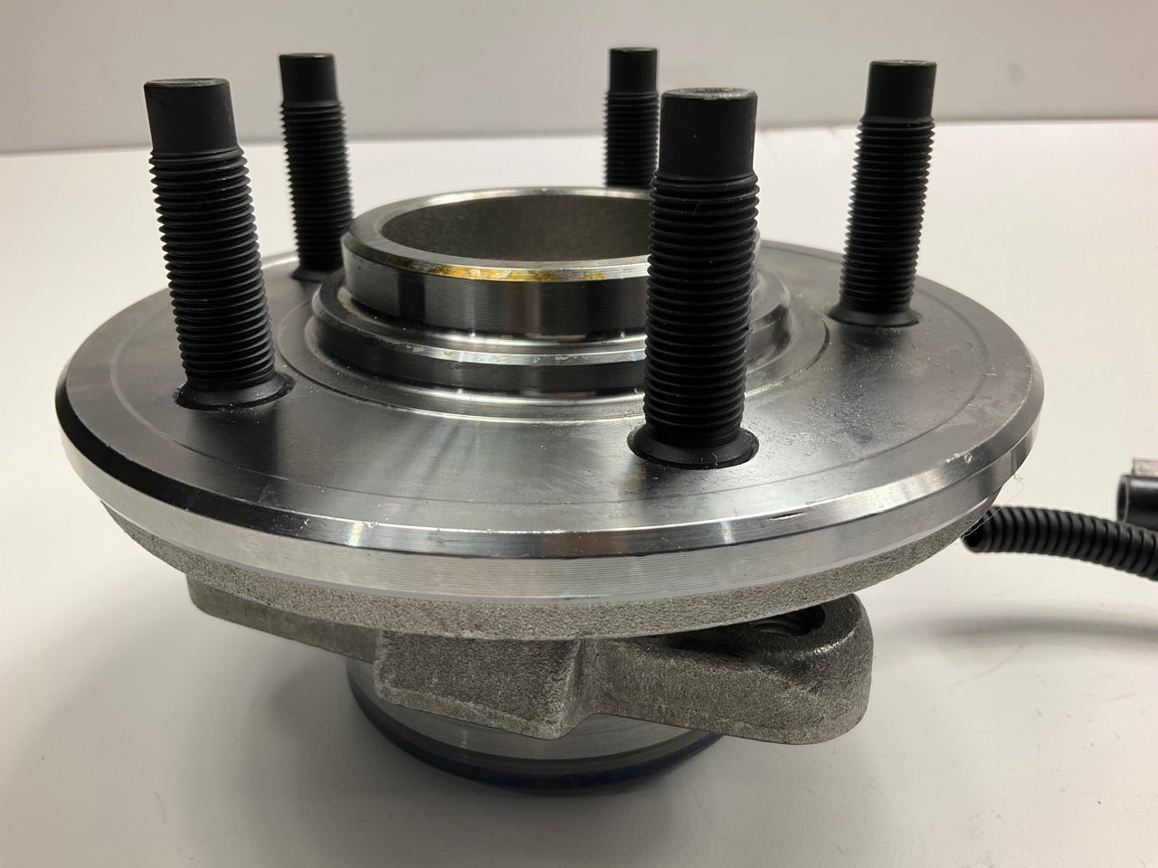 NEW - OUT OF BOX 515078 Wheel Bearing And Hub Assembly, Front