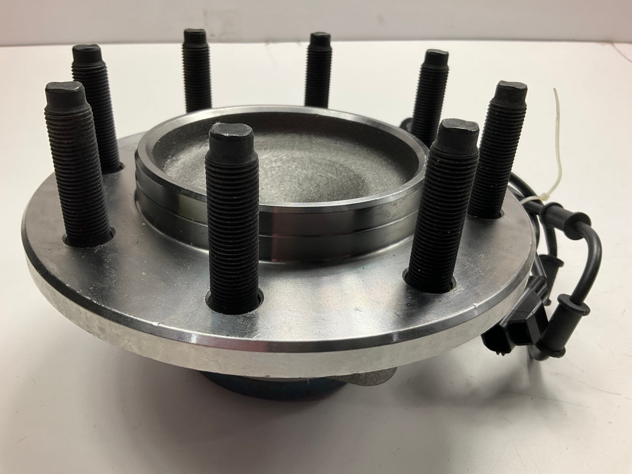 NEW - OUT OF BOX 515089 Front Wheel Bearing And Hub Assembly