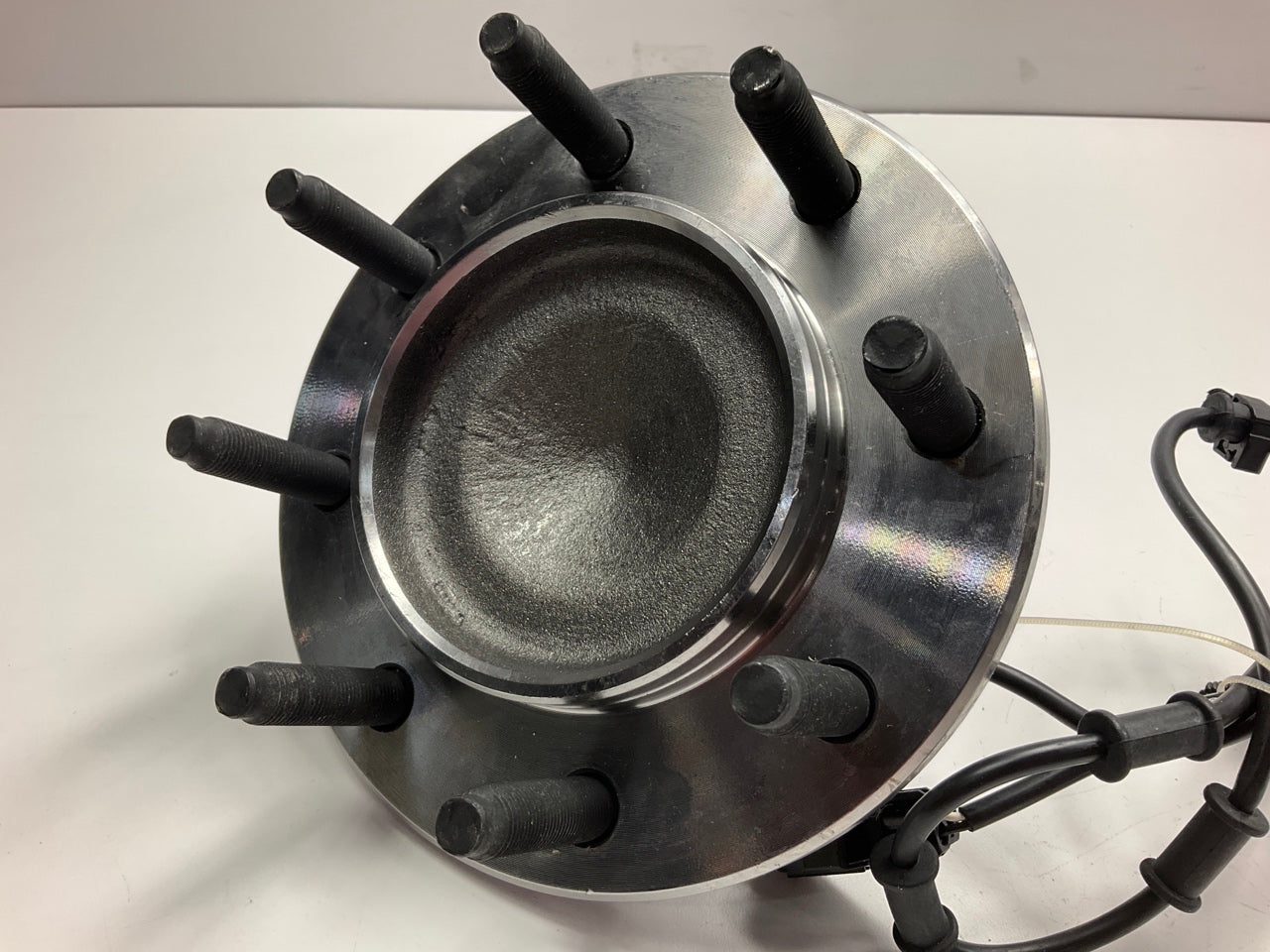 NEW - OUT OF BOX 515089 Front Wheel Bearing And Hub Assembly