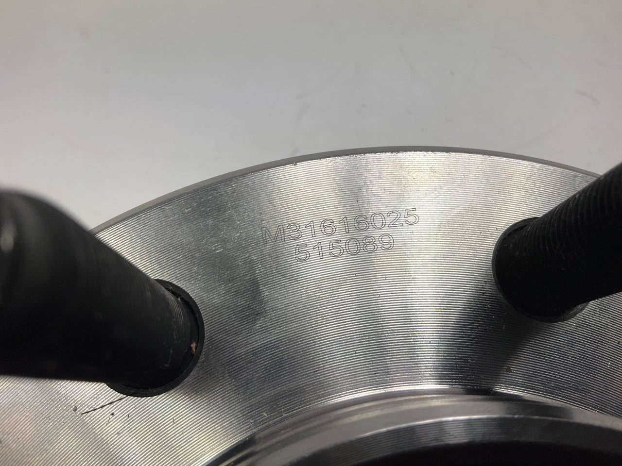 NEW - OUT OF BOX 515089 Front Wheel Bearing And Hub Assembly
