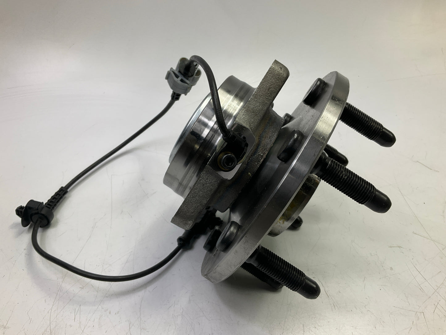 NEW - OUT OF BOX Moog 515097 Front Wheel Hub Bearing