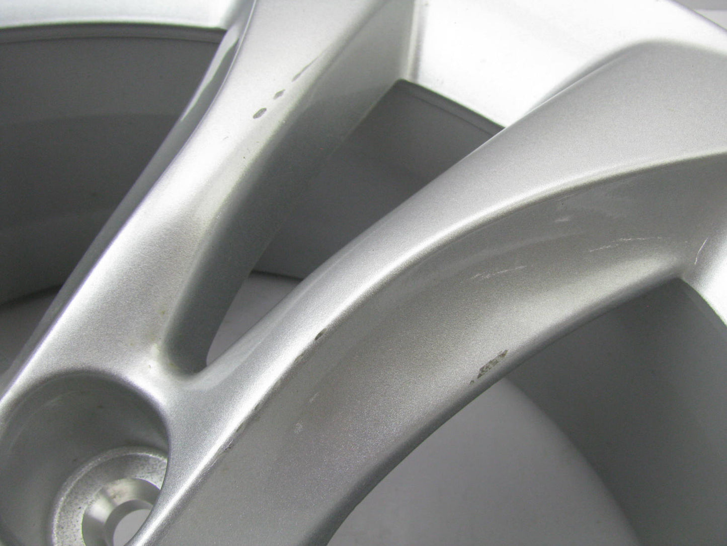 COSMETIC LIGHT SCUFFS NEW Alloy Wheel Rim 7X17 52910-3M570 OEM For 12-14 Genesis