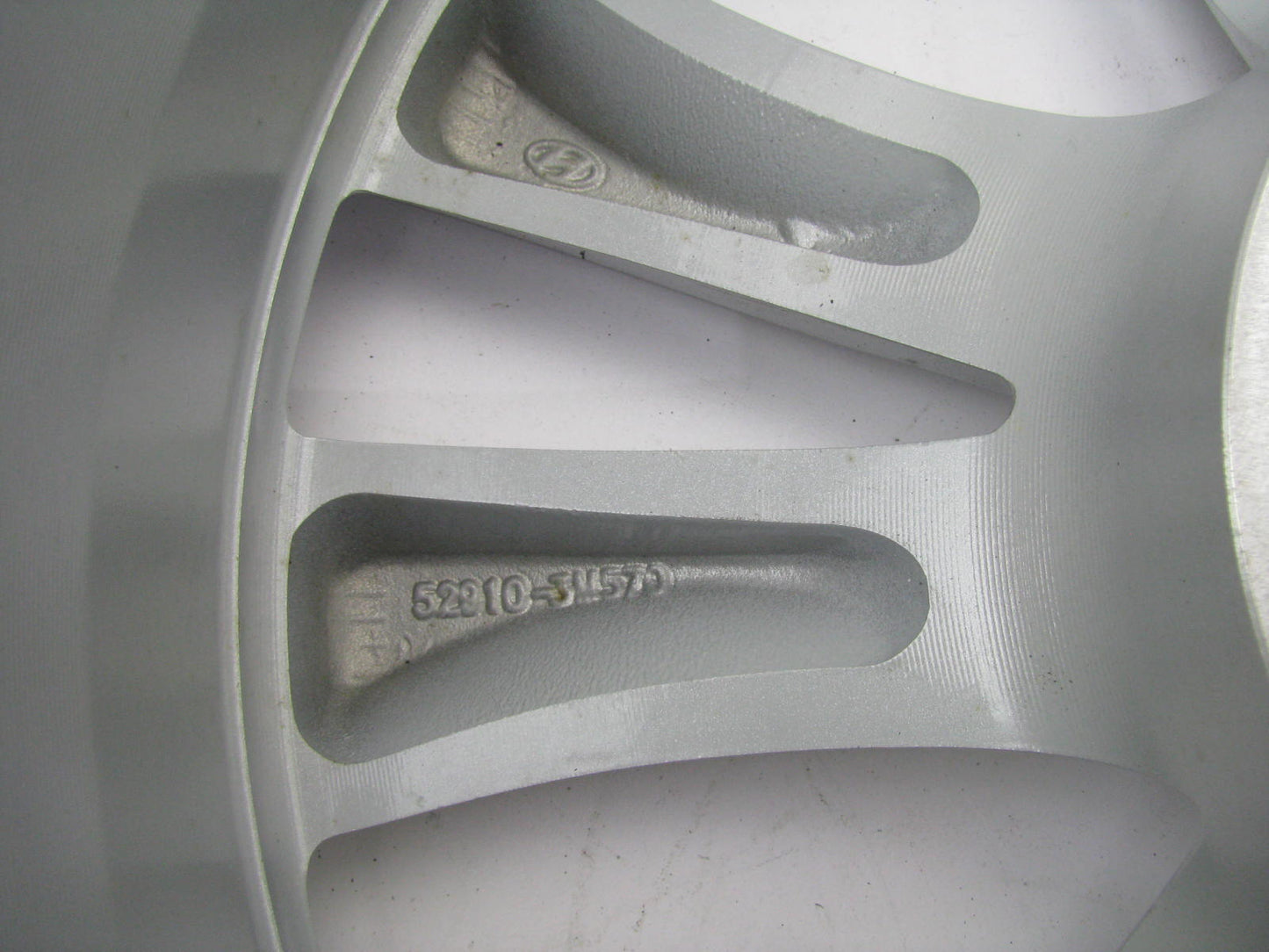 COSMETIC LIGHT SCUFFS NEW Alloy Wheel Rim 7X17 52910-3M570 OEM For 12-14 Genesis