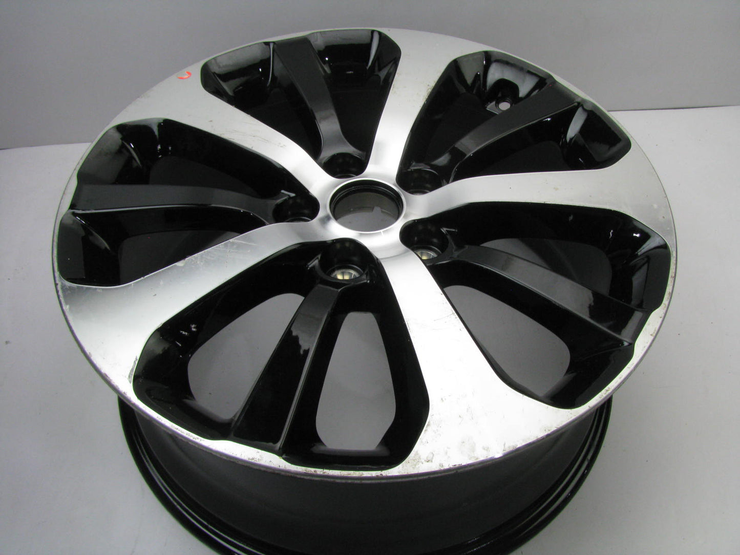 COSMETIC DAMAGE - NEW 18'' Alloy Wheel 7.5X18 52910-C5230 OEM For 16-18 Sorento
