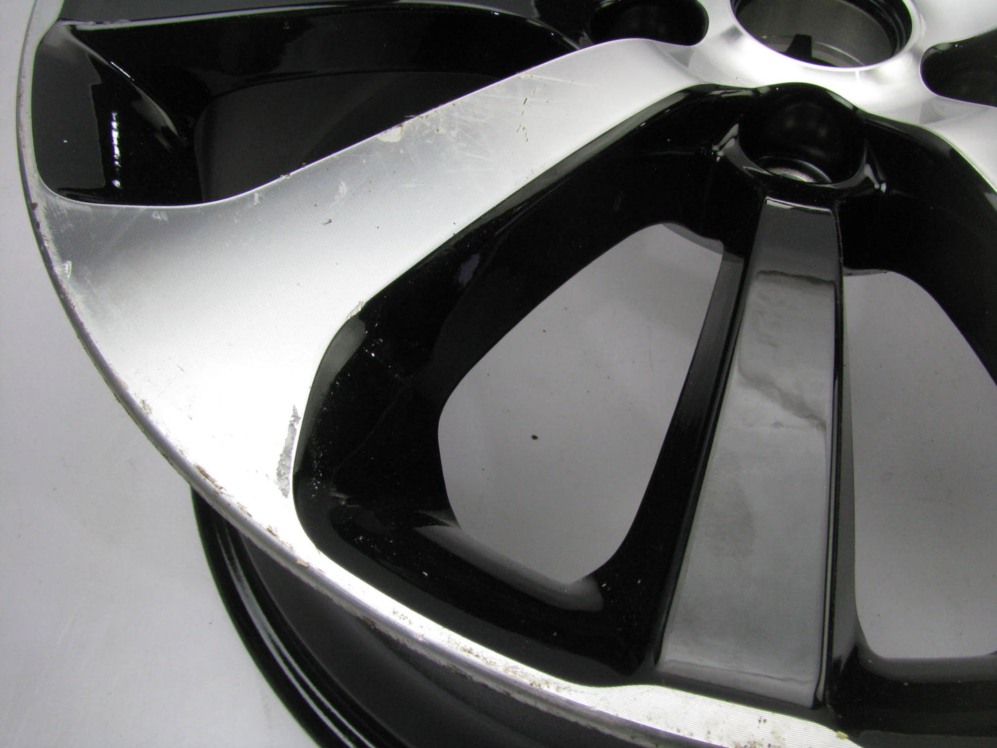 COSMETIC DAMAGE - NEW 18'' Alloy Wheel 7.5X18 52910-C5230 OEM For 16-18 Sorento