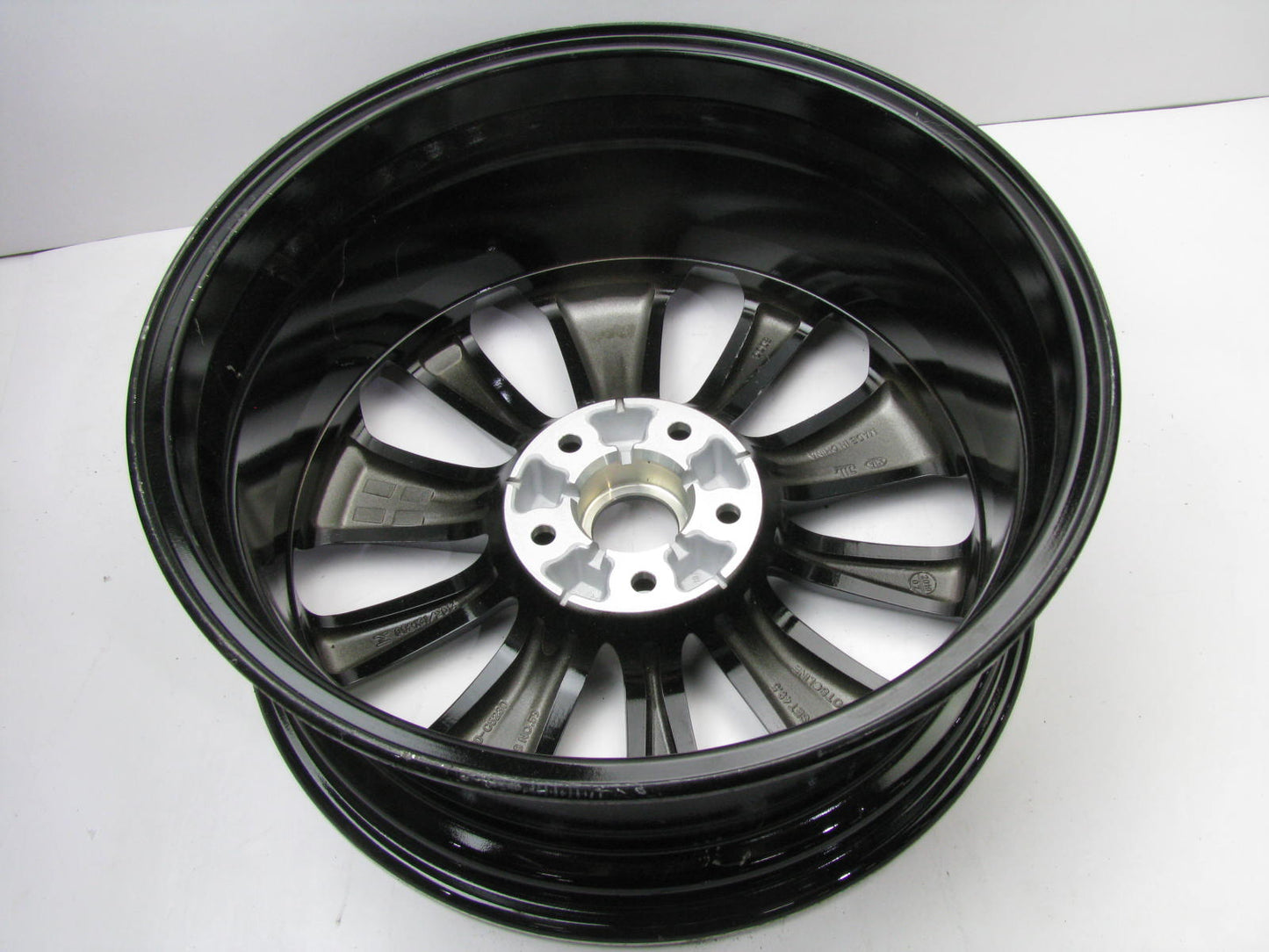 COSMETIC DAMAGE - NEW 18'' Alloy Wheel 7.5X18 52910-C5230 OEM For 16-18 Sorento