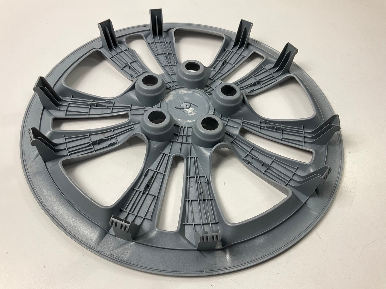 VERY LIGHTLY USED - OEM 52960-3Q010 16'' Wheel Cover Hubcap For 2011-2014 Sonata