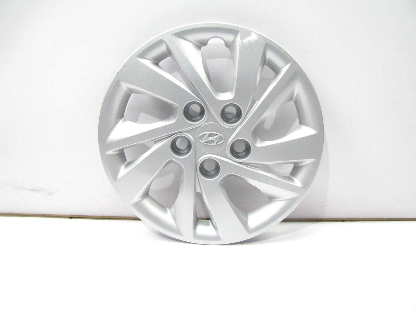 NEW UNBOXED 52960-F3000 15'' Wheel Cover (Single) For 2015-2020 Hyundai Elantra