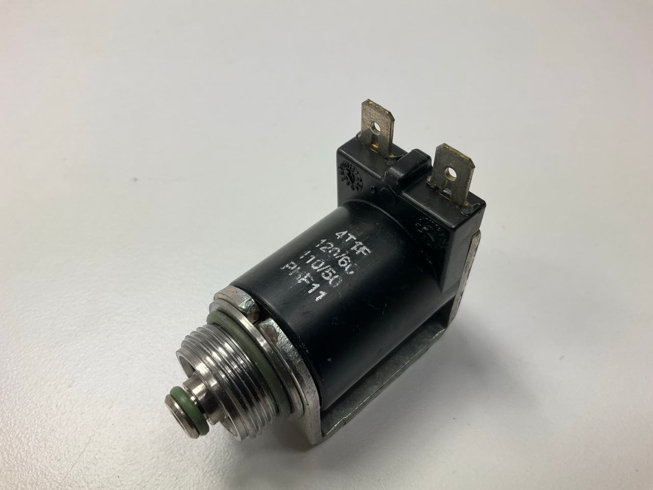 NEW UNBOXED Parker 531027 Replacement Solenoid 120 Volt Coil