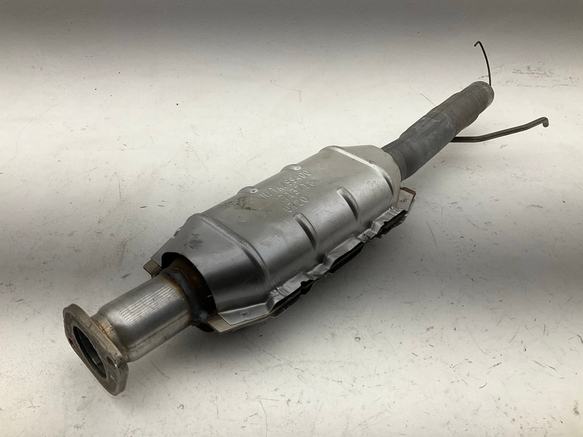 New Unboxed Walker 53389 Catalytic Converter - 2001-2004 Ford Escape, Tribute