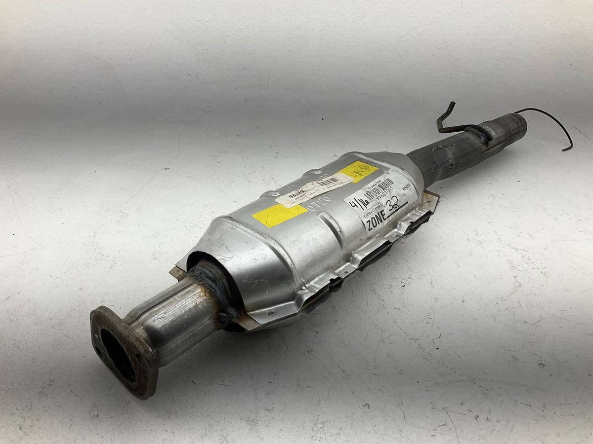 New Unboxed Walker 53389 Catalytic Converter - 2001-2004 Ford Escape, Tribute