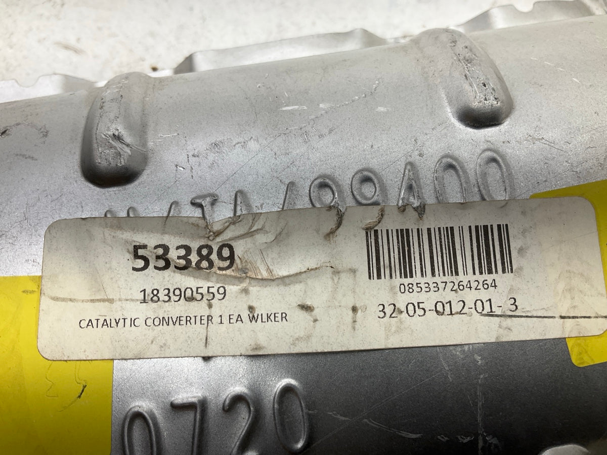 New Unboxed Walker 53389 Catalytic Converter - 2001-2004 Ford Escape, Tribute
