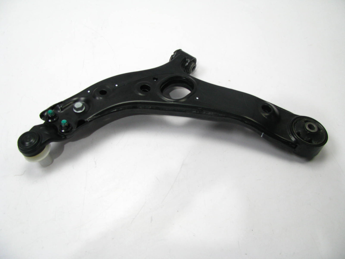 NEW OUT OF BOX - 54501-3S100 FRONT RIGHT LOWER Control Arm W/ Ball Joint