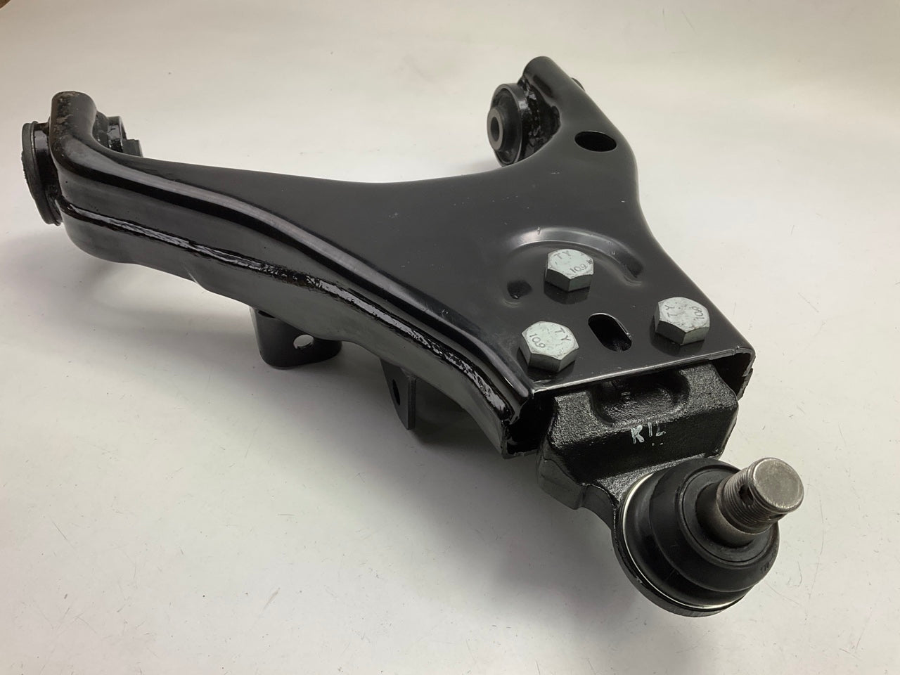 NEW UNBOXED 545203E003 Front Right Lower Control Arm For 2003-2006 Kia Sorento
