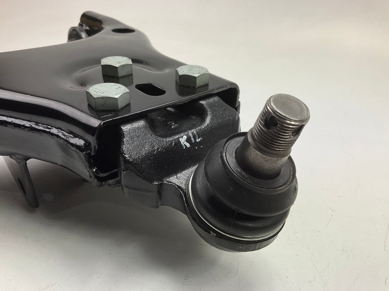 NEW UNBOXED 545203E003 Front Right Lower Control Arm For 2003-2006 Kia Sorento