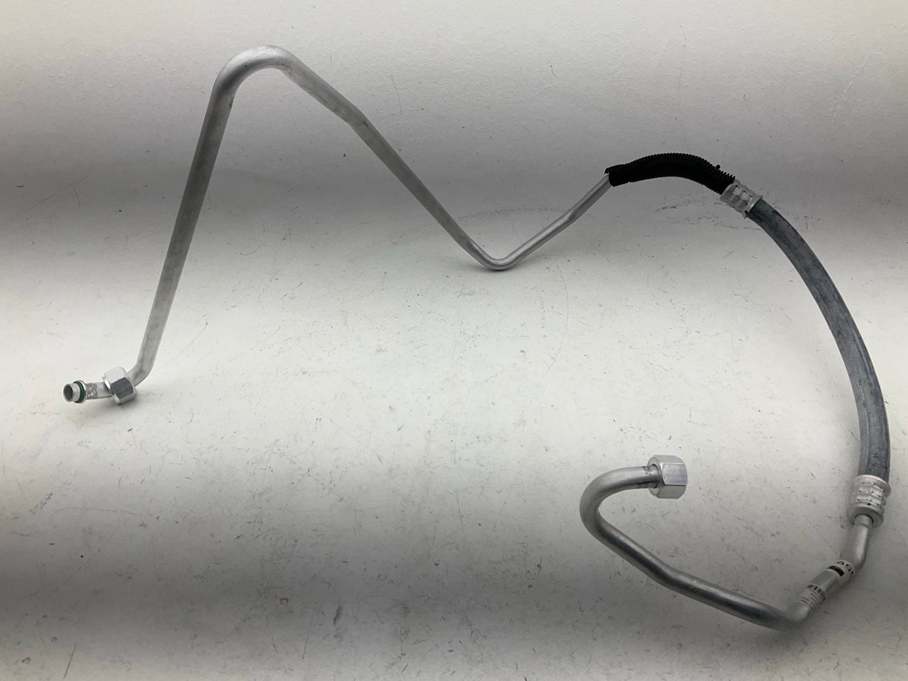 NEW UNBOXED Four Seasons 55996 A/C Refrigerant Suction Hose 1989-1992 Volvo 740