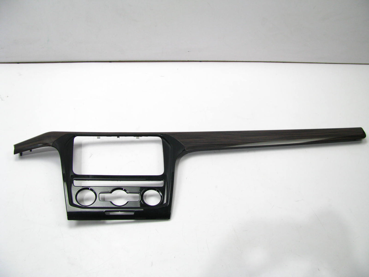 NEW - UNBOXED - Front Center Dash Trim Panel Radio Bezel OEM For 12-15 VW Passat