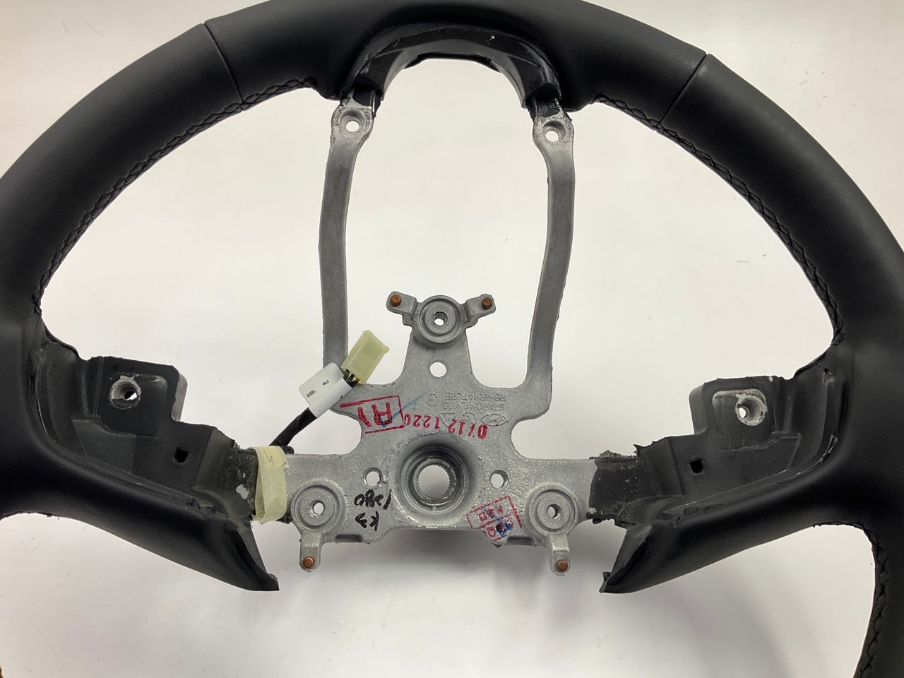NEW UNBOXED OEM 561111R100-RY Steering Wheel For 2011 Hyundai Accent