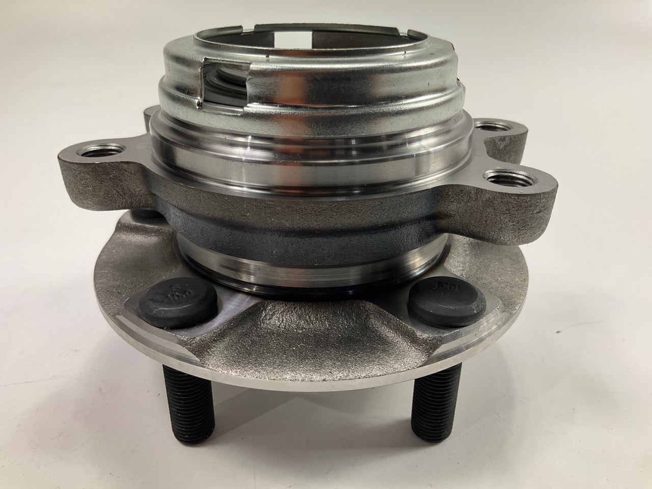 NEW - OUT OF BOX 590046 Front Wheel Bearing And Hub Assembly