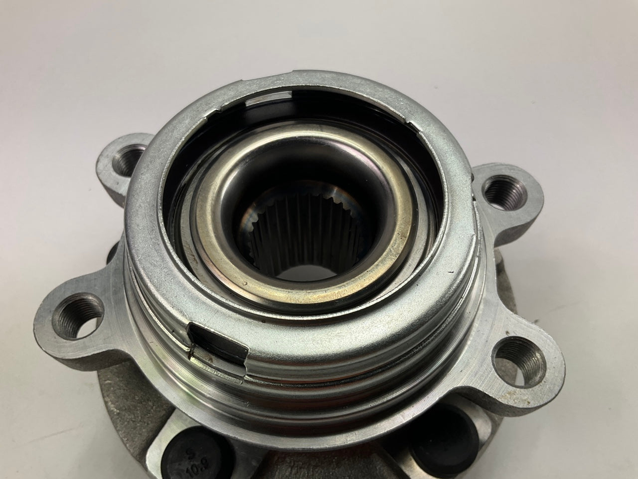 NEW - OUT OF BOX 590046 Front Wheel Bearing And Hub Assembly