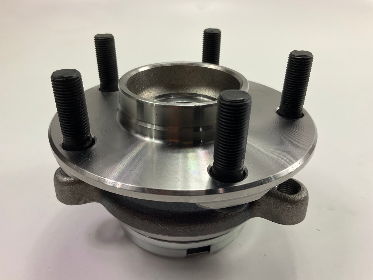 NEW - OUT OF BOX 590046 Front Wheel Bearing And Hub Assembly