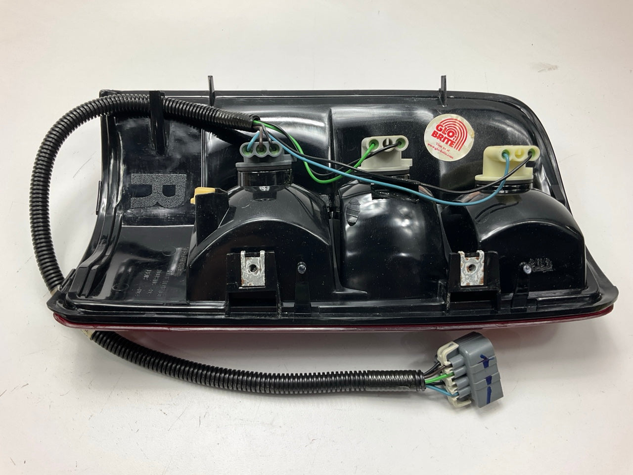 NEW UNBOXED Glo-Brite 5903 Right Passengers Side Tail Light Lamp