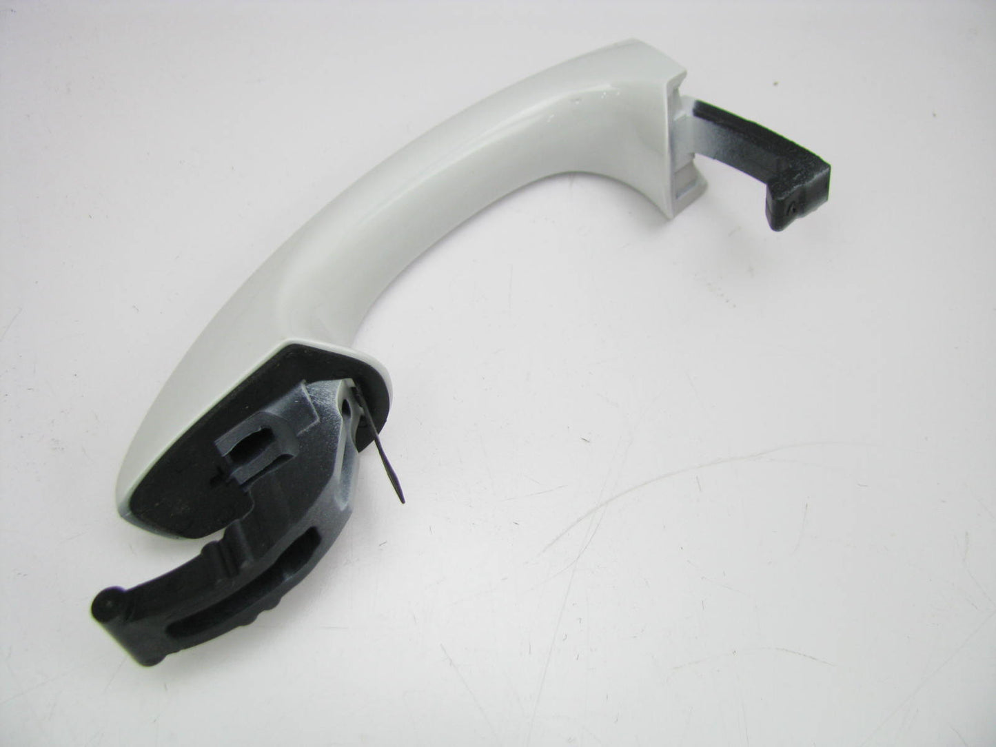 NEW - OUT OF BOX - OEM VW 5GM837205 WHITE REAR Left Drivers Side Door Handle