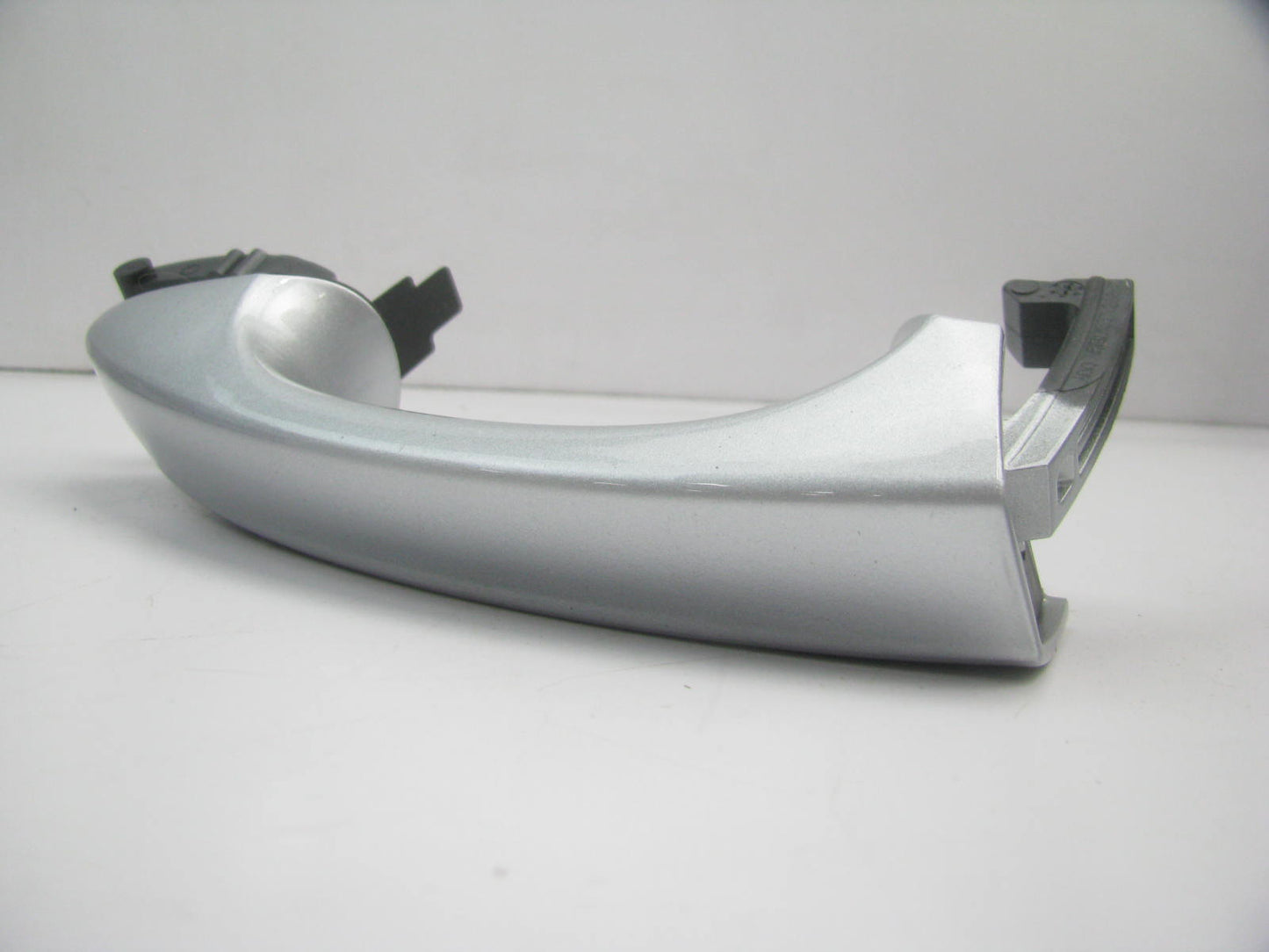 NEW - OUT OF BOX 5GM837206-SILVER Front Right Door Handle 15-18 VW Golf & GTI