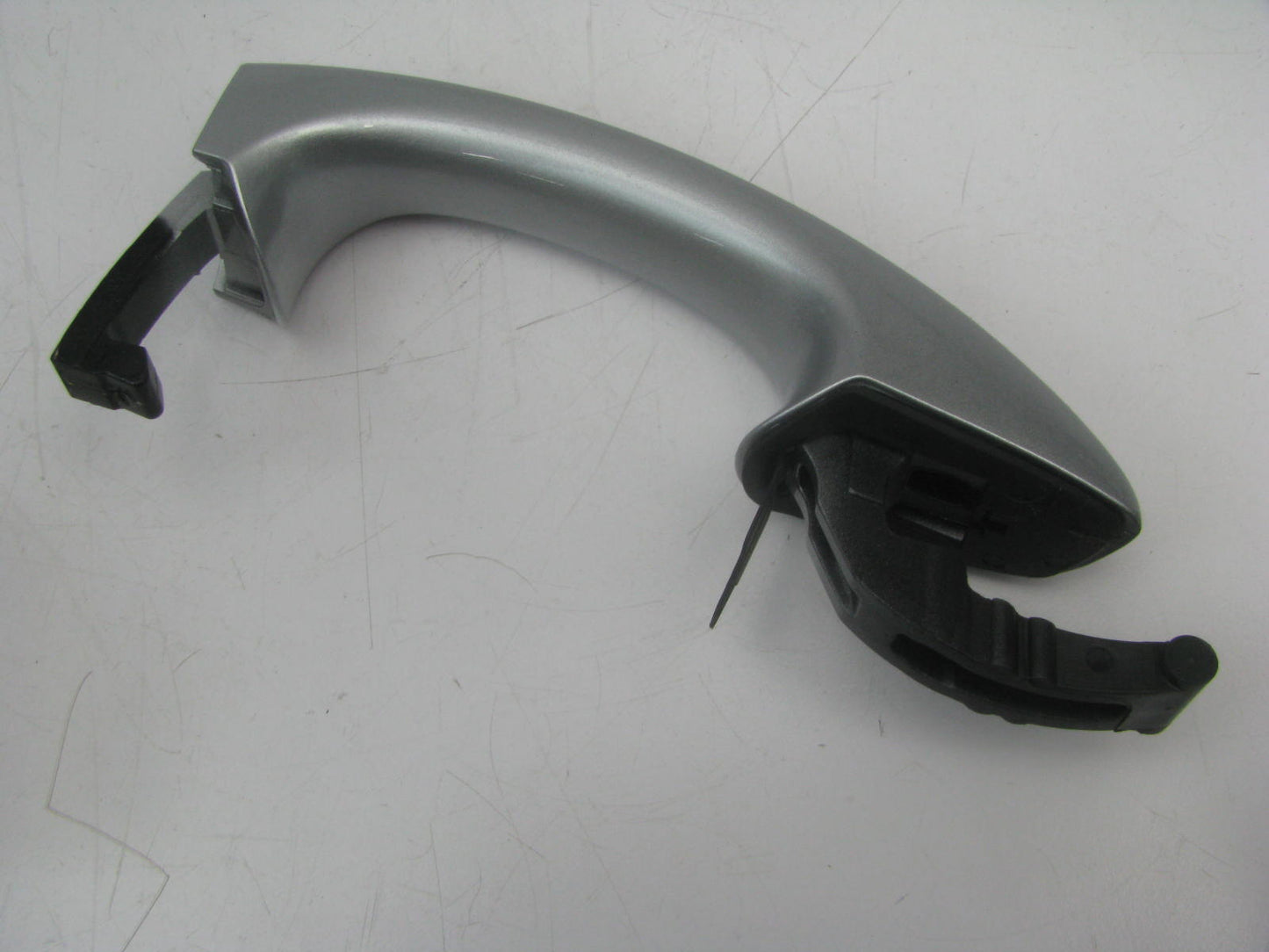 NEW - OUT OF BOX 5GM837206-SILVER Front Right Door Handle 15-18 VW Golf & GTI