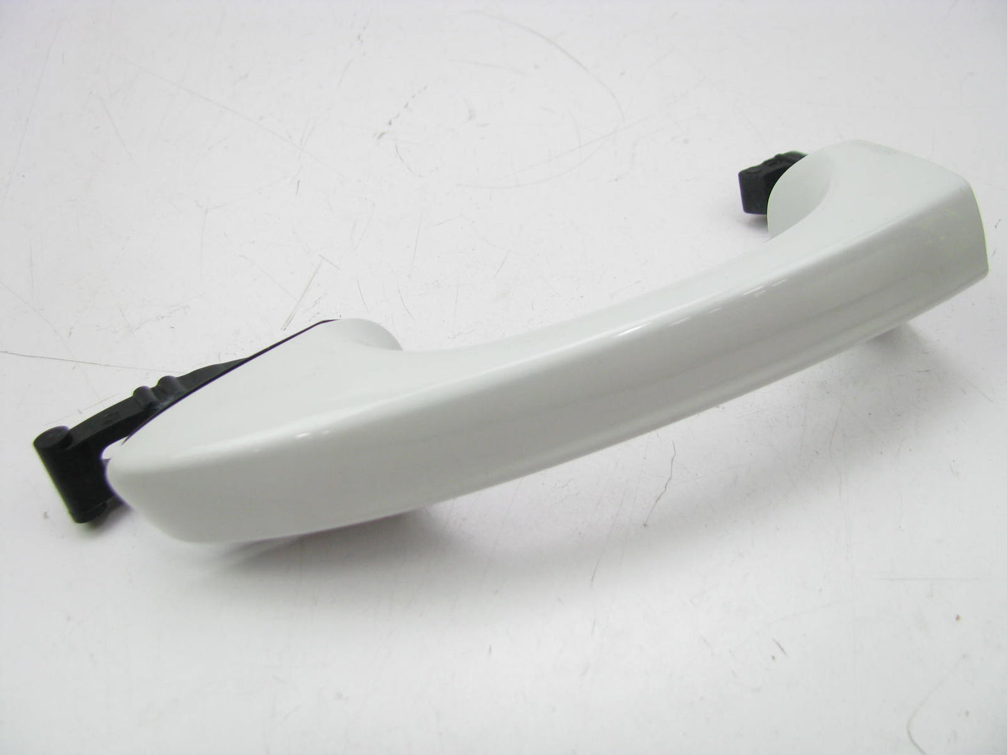 NEW - OUT OF BOX - Front Right Exterior WHITE Door Handle OEM VW 5GM837206