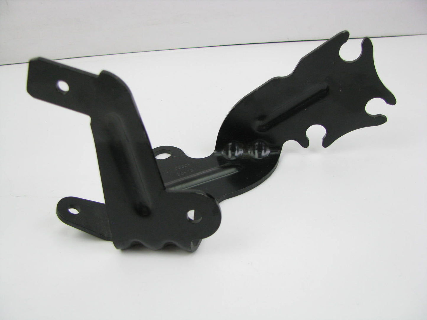 NEW UNBOXED Radiator Bracket Support For Audi 15-16 A3 Quattro 2.0L 4 5Q0121093