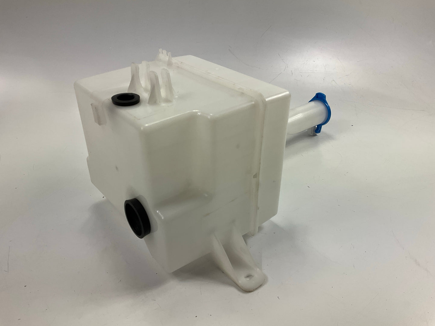 NEW - UNBOXED 603-533 Windshield Washer Reservoir For 2006-2010 Hyundai Sonata